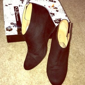 Chinese Laundry Black Valerie Booties 🖤